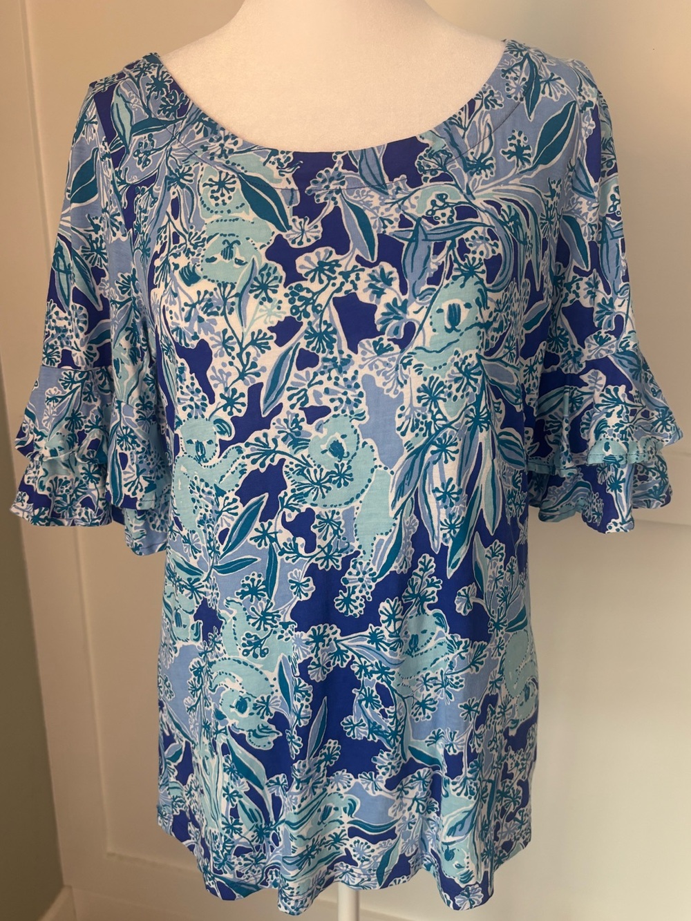 Lilly Pulitzer Blue & Aqua Floral Ruffle Sleeve Blouse in excellent condition